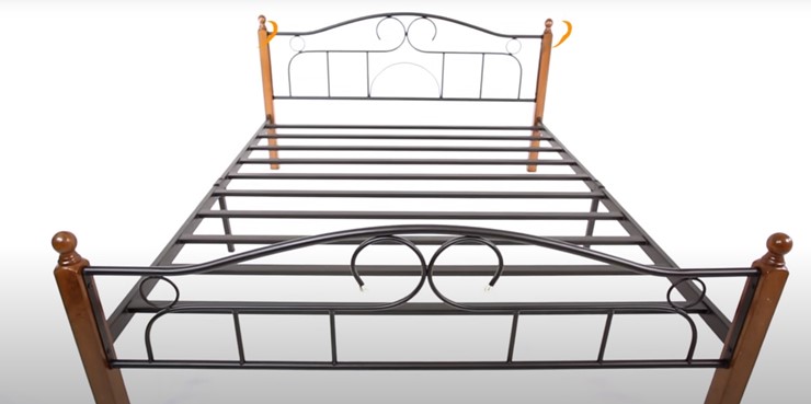 Односпальная кровать AT-126 дерево гевея/металл, 90*200 см (Single bed), красный дуб/черный в Заводоуковске - изображение 2