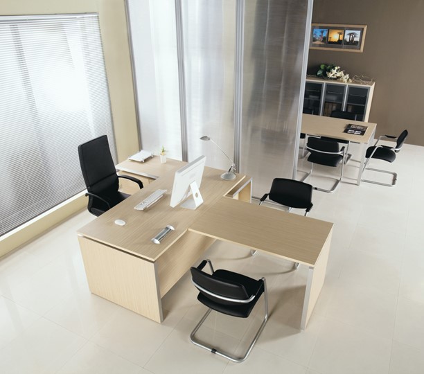 Офисный стол руководителя Reventon, зебрано песочный, правый (180х90х76) МЕ 130 в Тюмени - изображение 4